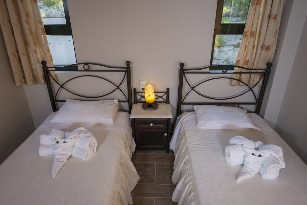 Athina Luxury Villas Xamoudhokhorion  エクステリア 写真